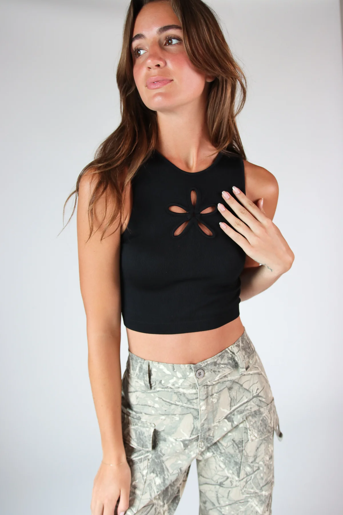 Flower Cut Out Seamless Tank Top - Image 3