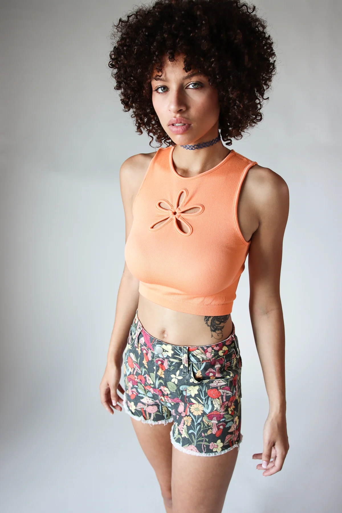 Flower Cut Out Seamless Tank Top - Image 6